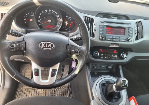 Kia Sportage cena 43900 przebieg: 217113, rok produkcji 2015 z Wieliczka małe 137